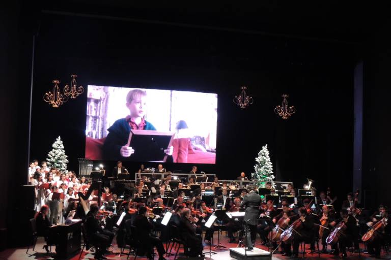 Rinde la OSSLA un homenaje a los clásicos de la Navidad