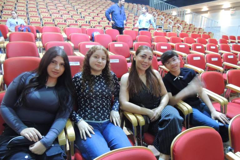 Con una obra de teatro, culminan niños y niñas su curso de vereano en el MIA