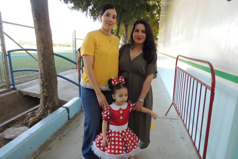 Disfrutan alumnos y padres de familia de su Festival de Primavera Senda’s Throwback