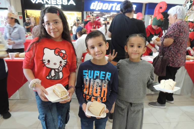 Comparte Casa Ley su tradicional Rosca de Reyes