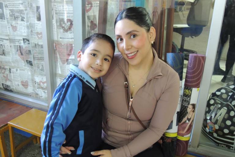 Con un taller de matrogimnasia fortalecen papás su relación con sus hijos