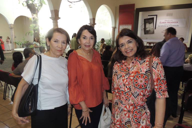 Aplauden la nueva obra de Élmer Mendoza