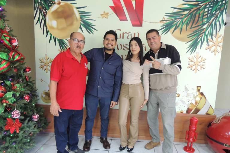 Disfrutan colaboradores de Noroeste su tradicional posada navideña