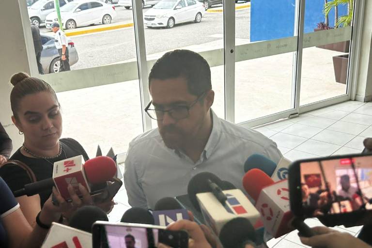 Cuitláhuac González Galindo, Secretario de Salud en Sinaloa.