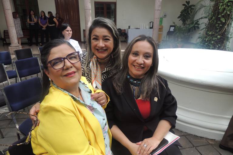 Celebran ingreso de Nidia Maribel León, al Colegio de Sinaloa