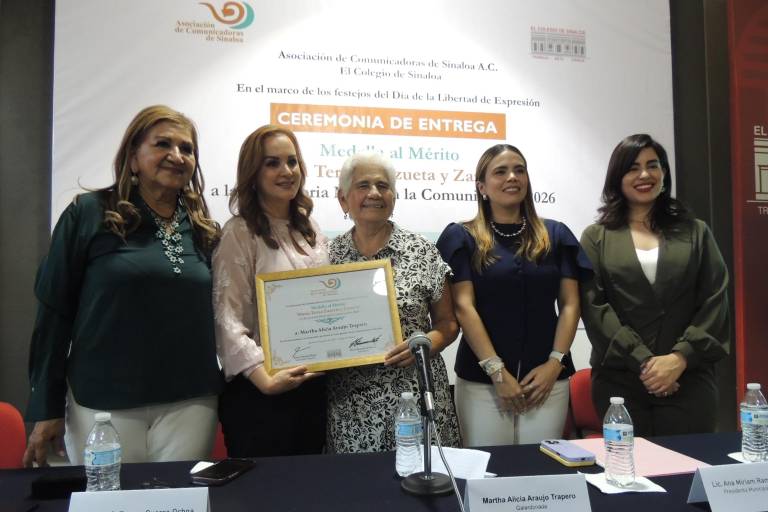 Premian la trayectoria de Martha Alicia Araujo, en el periodismo
