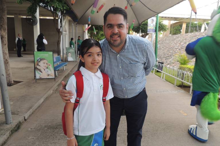 Disfrutan alumnos del Instituto Senda un feliz regreso a clases