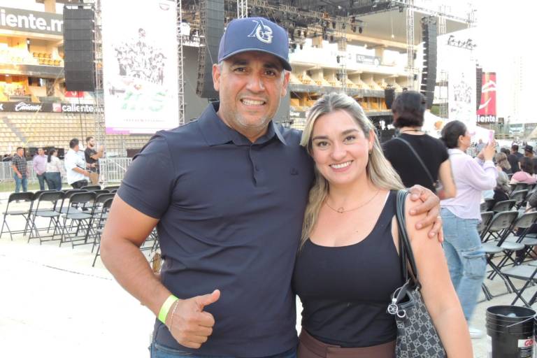 Bailan y cantan al ritmo de la Banda MS