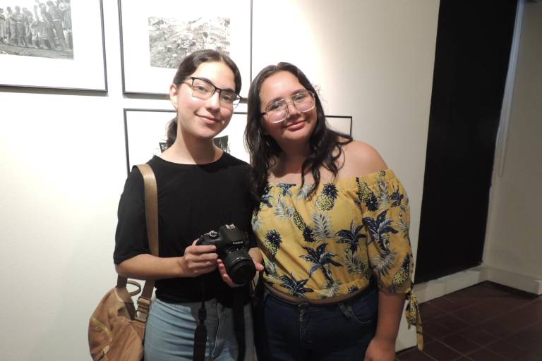 Admiran la trayectoria de Pedro Valtierra, con su exposición ‘Volver a la tierra del Quetzal’