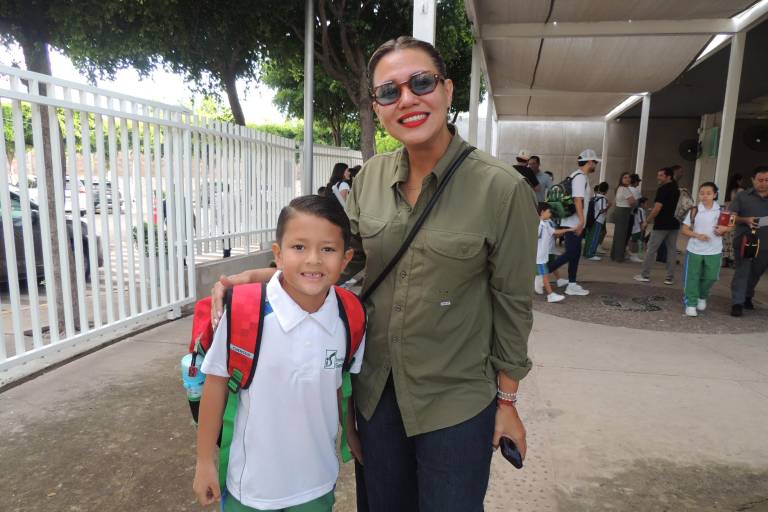 Disfrutan alumnos del Instituto Senda un feliz regreso a clases
