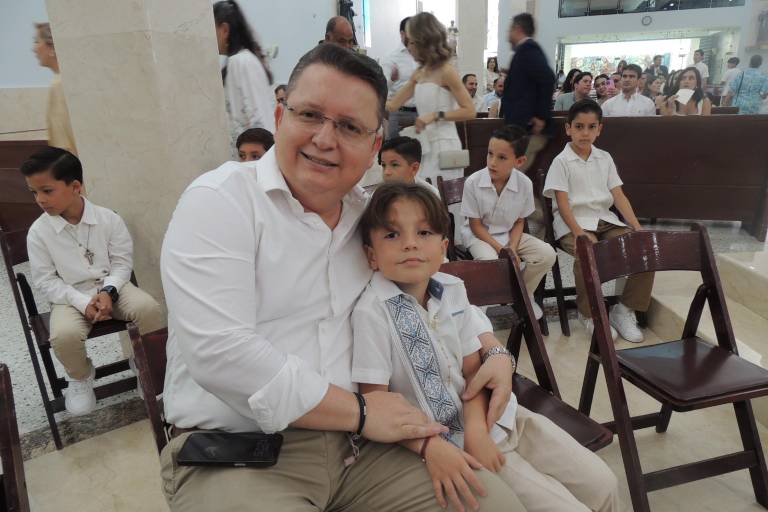 Celebran alumnos del Senda su primera comunión