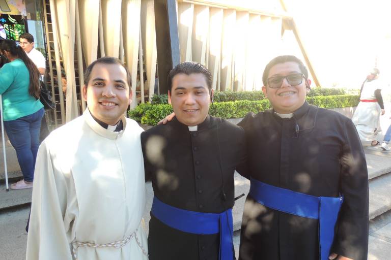 Cantan sinaloenses ‘Las Mañanitas’ a la Virgen de Guadalupe en su día