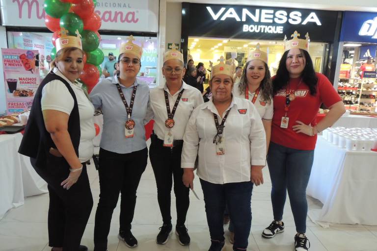 Comparte Casa Ley su tradicional Rosca de Reyes