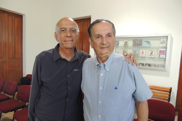 Premian a Rosy Paláu y Ariosto Uriel Hernández por su creatividad en cuento y poesía