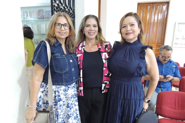 Premian la trayectoria de Martha Alicia Araujo, en el periodismo