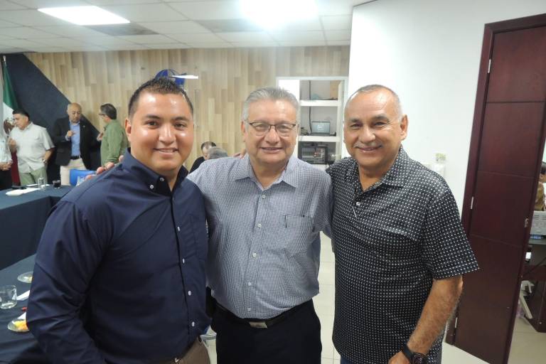 Comparte Paúl Chávez con empresarios, estrategias para reinventar su negocio