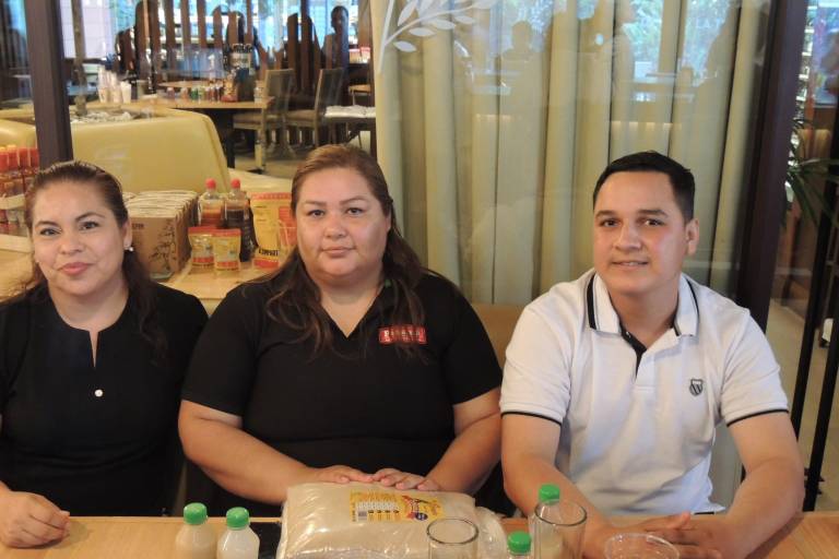 Comparten charlas desde la barra en ‘Tragos &amp; Esencia’, en Humaya Restaurante