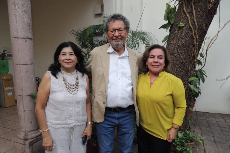 Premian la trayectoria de Martha Alicia Araujo, en el periodismo
