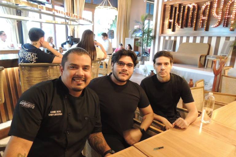 Comparten charlas desde la barra en ‘Tragos &amp; Esencia’, en Humaya Restaurante