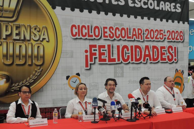 Recompensa Casa Ley a los niños y niñas más sobresalientes