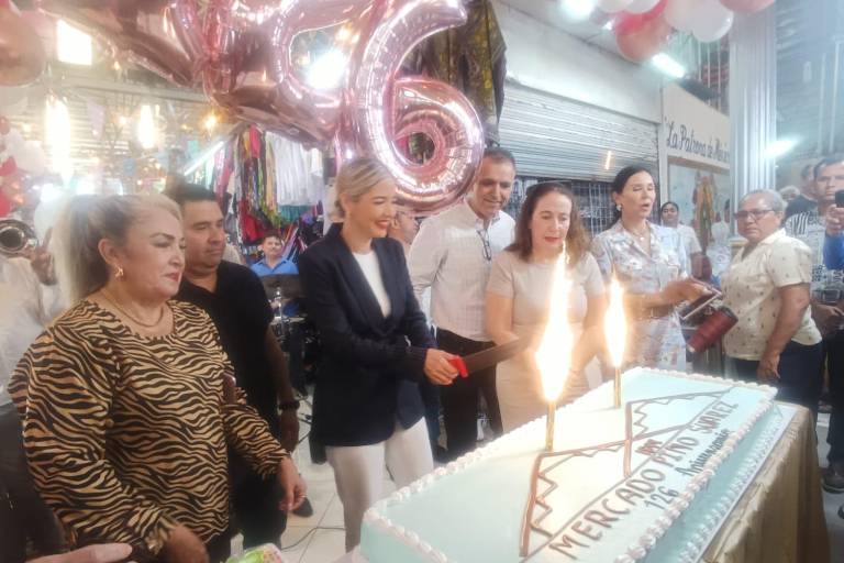 Con pastel y banda, el mercado Pino Suárez celebra 126 años de ser parte de la historia de Mazatlán