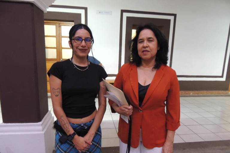 Reconocen el trabajo literario de Zaría Abreu, en poesía y a Verónica Murguía, en cuento