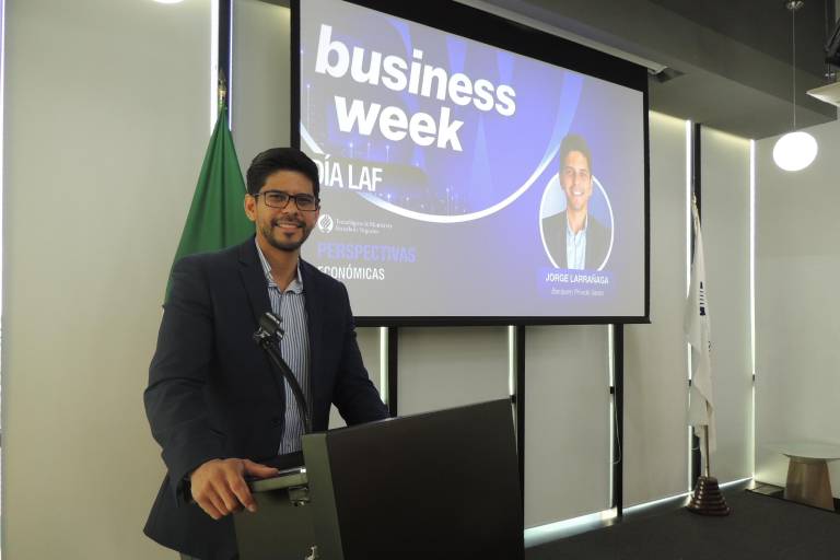 Conocen alumnos la realidad actual de los mercados financieros