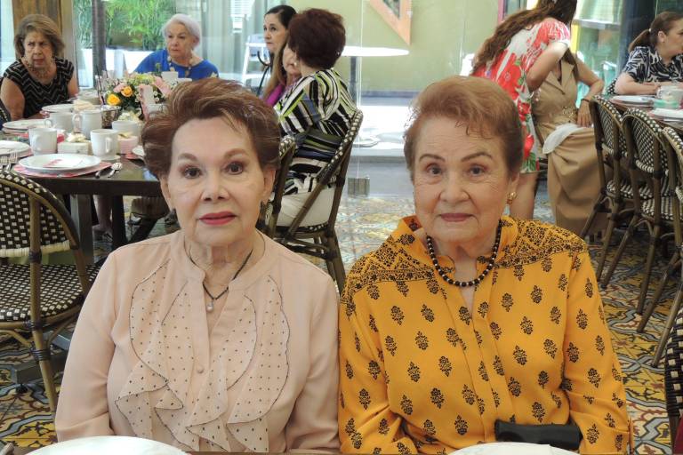 Festejan a Gloria Silvia Gastélum por sus 87 años de vida