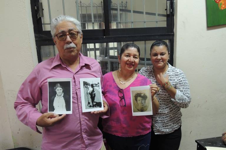 Brindan las bordadoras de corazón un homenaje a la maternidad
