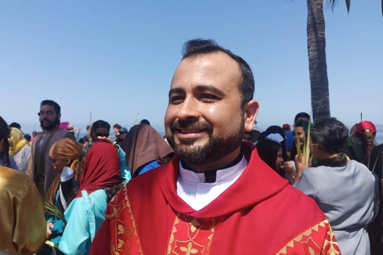 Exhorta Padre Armando Durán a que juventud no se acostumbre a la maldad, sino que busque a Dios en estas vacaciones