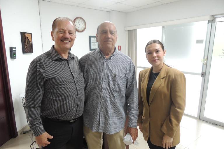 Comparte Paúl Chávez con empresarios, estrategias para reinventar su negocio