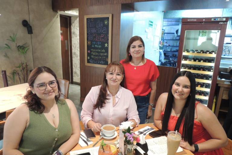 Celebran con un rico menú a las mamás en el Villa Unión