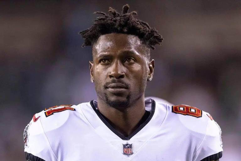 Antonio Brown se declara inocente de cargo de intento de homicidio