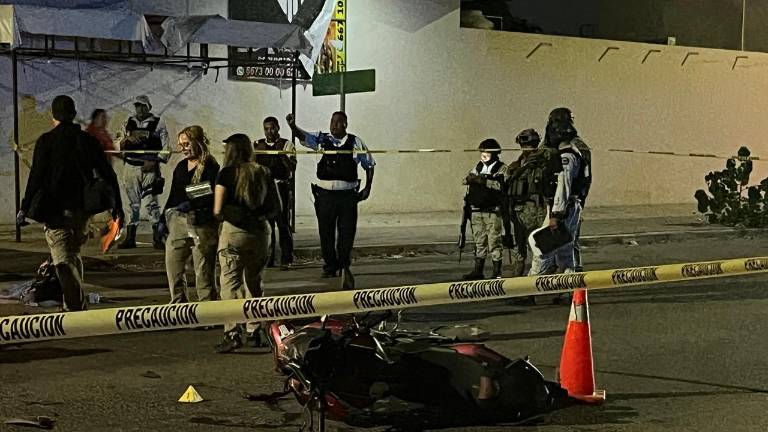 El motociclista perdió la vida tras sufrir un fuerte impacto en el cruce del bulevar Agricultores y la calle Jesús Ureta, en Culiacán.