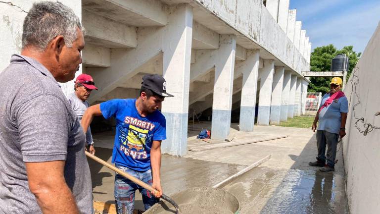 Rehabilitan vestidores y drenaje de baños en el ‘Perla Camaronera’