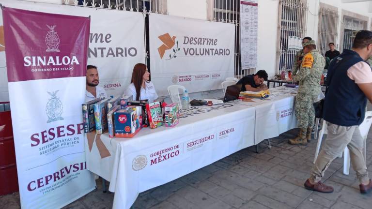 La feria ahora se ubica en Palacio Municipal.