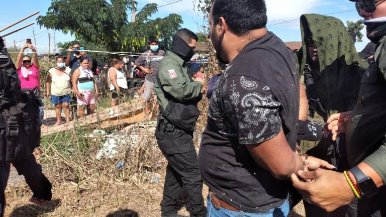 En Mazatlán, vecinos se interponen a intento de desalojo en invasión; varios son detenidos