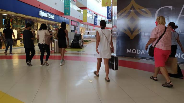 Se recomienda verificar todos los billetes, con los plumones y el tallado del billete.