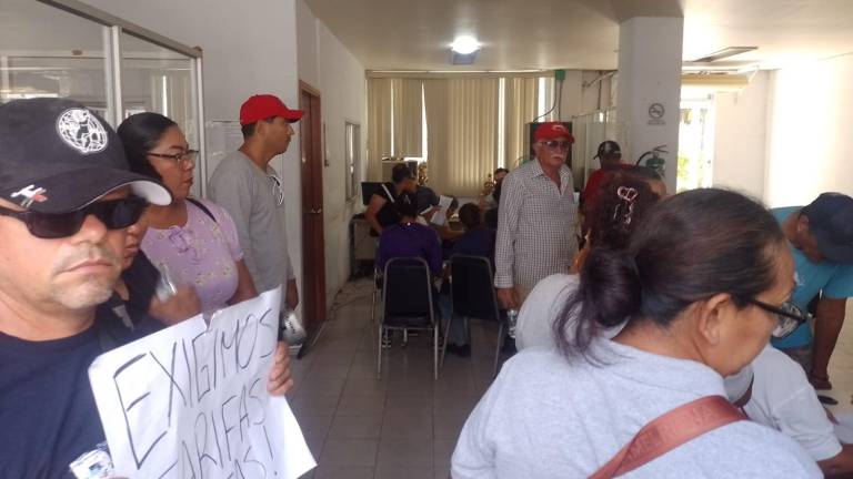 Habitantes, tanto de Mazatlán como de Rosario, decidieron salir a protestar contra cobros excesivos que la CFE está aplicando en los recibos.