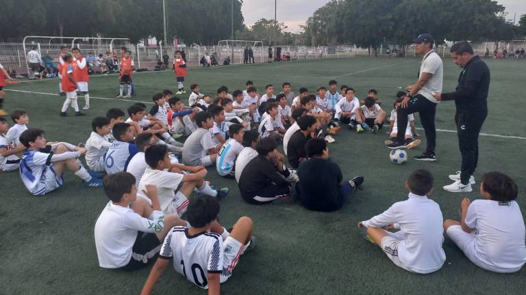 Los jovencitos se presentan al primer filtro.