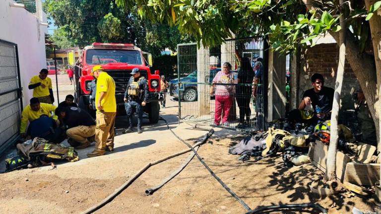 Los elementos de Bomberos realizaron las labores de combate al fuego.