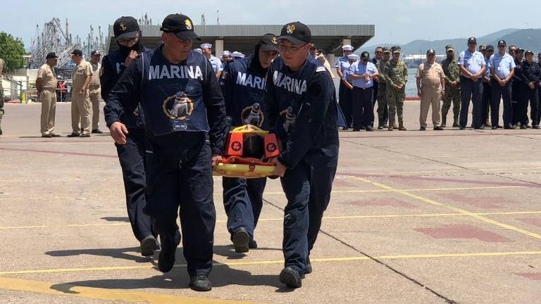Elementos de la Cuarta Región Naval participaron en un simulacro de emergencia por sismo y alerta de tsunami en Mazatlán.