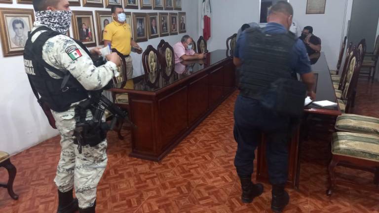 Reunión en Cabildo para anunciar las medidas.