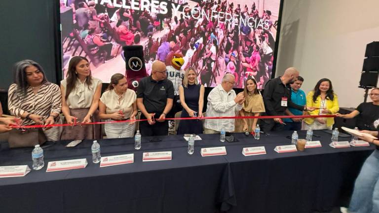 Autoridades y organizadores inauguraron la primera edición de Expo Proveedores en el Centro de Convenciones de Mazatlán.