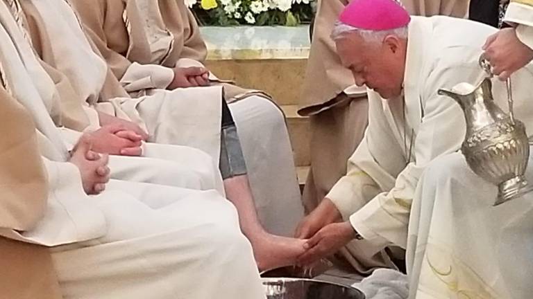 El Obispo Jonás Guerrero Corona.