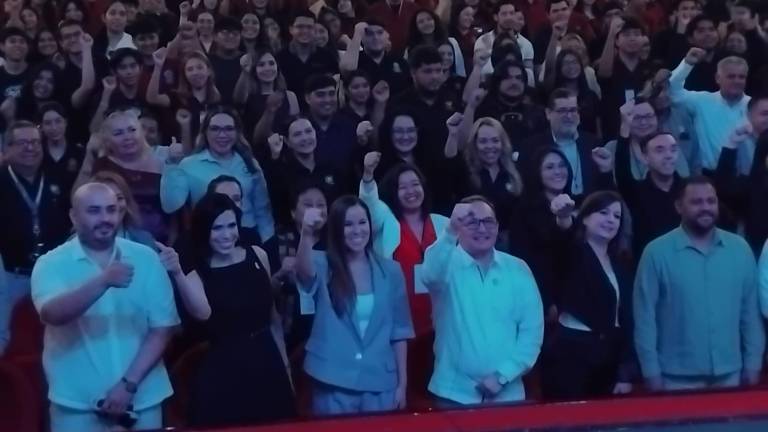 La Secretaria de Turismo de Sinaloa, Mireya Sosa Osuna, encabeza el encuentro de Red de Radios Universitarias de México.