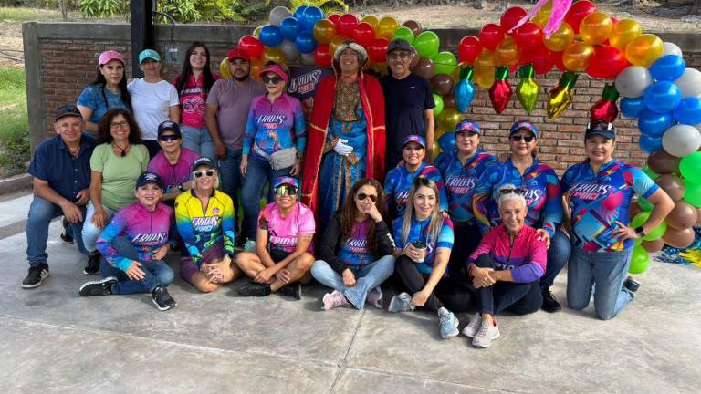 Los asistentes recibieron regalos con motivo del Día de Reyes.