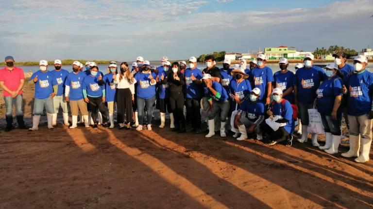 Más de 40 pescadores y pescadoras participan en el primer Torneo de Pesca de Plástico en La Reforma.