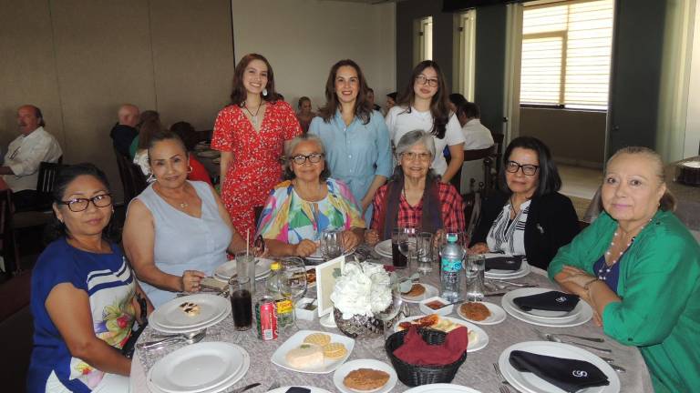 Relizan despedida especial en honor al Padre Juan Ruiz