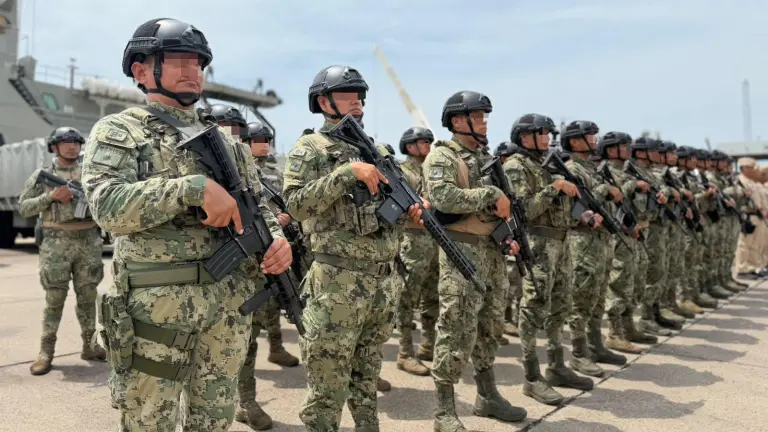 Más de mil 700 elementos de la Secretaría de Marina participan en el reforzamiento permanente de seguridad en Mazatlán.